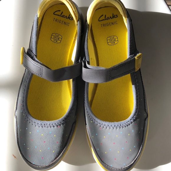 clarks mens shoes velcro fastening